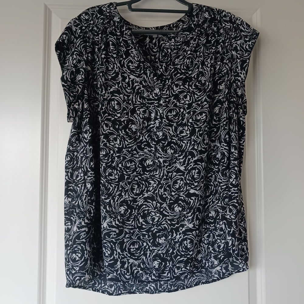 Daniel Rainn Black and White Floral Blouse